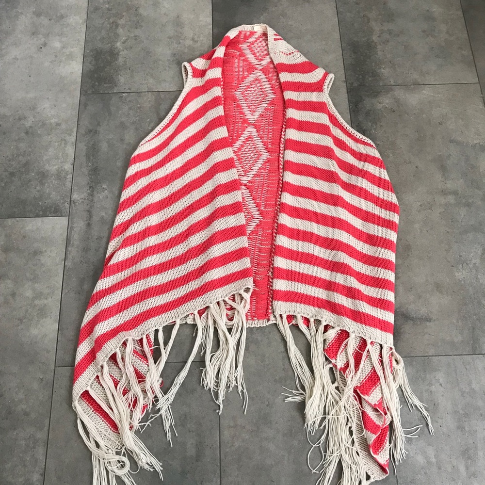 {hem & thread} coral and tan knit fringe vest!